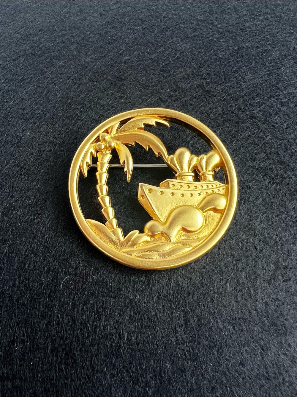 VTG Alfred Sung Signed Gold Tone Cruise Ship Palm Tree Brooch Pin